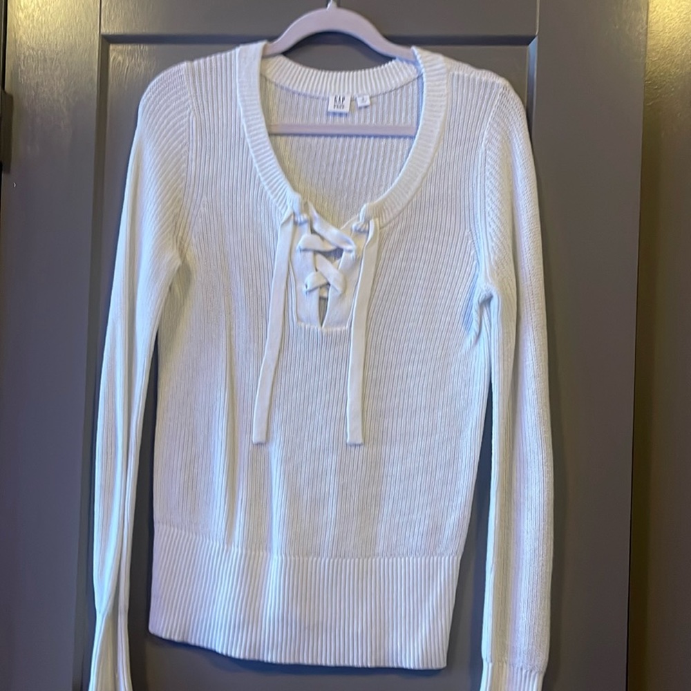 Gap sweater